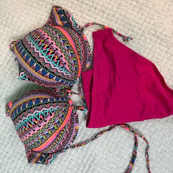 Stylable, multiple-colour (pink, black, blue, yellow, teal and white) Bikini Top - Picture 8 of 11